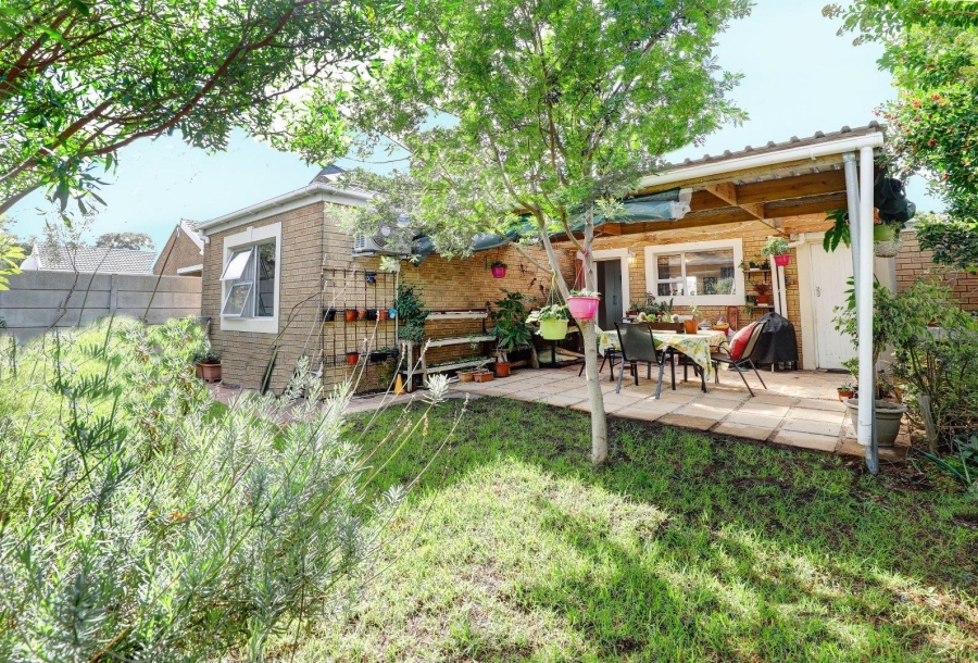 To Let 3 Bedroom Property for Rent in Loevenstein Western Cape